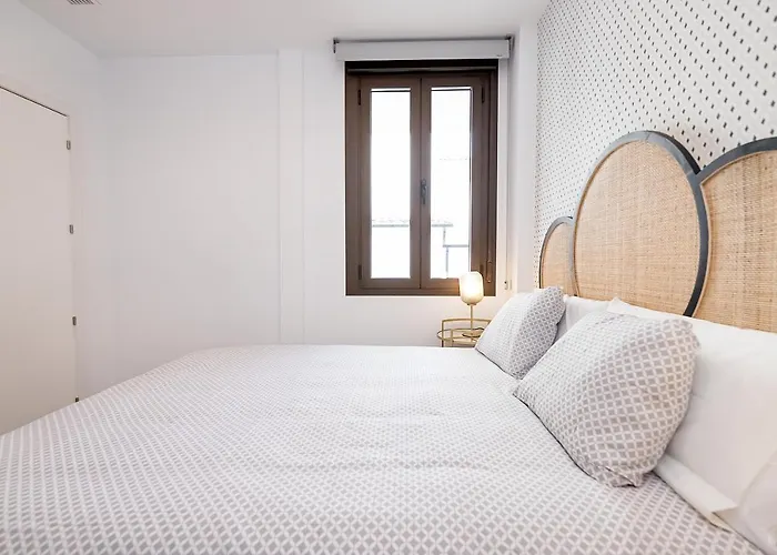 Daire Bhost - Regina Iv